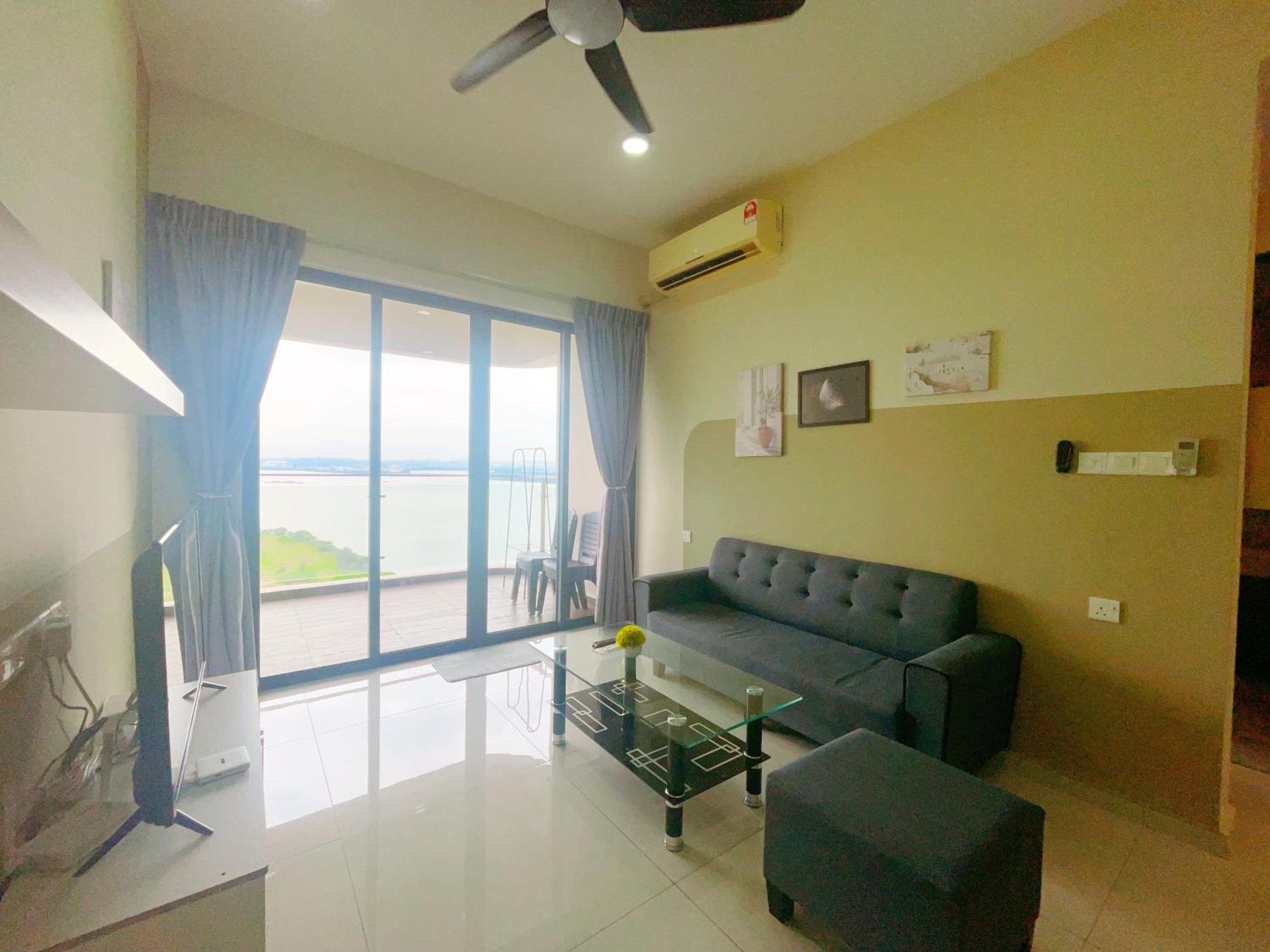 Monic Staycation #country Garden Danga Bay *