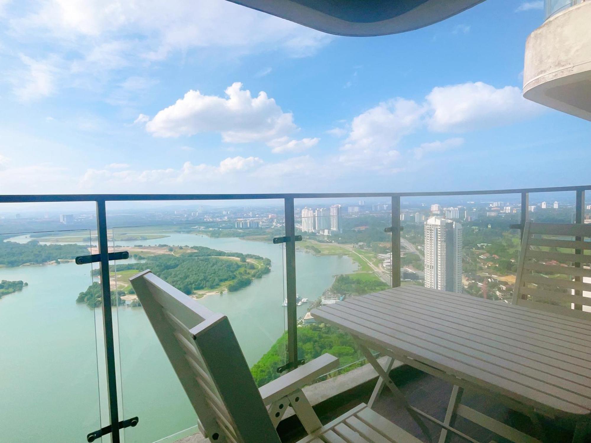 Monic Staycation #country Garden Danga Bay
